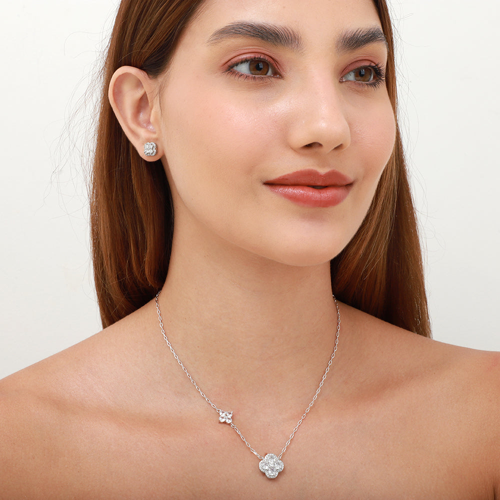 Le Collier trèfle lumineux